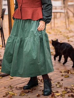 Юбка из бархата и жилет из шерсти