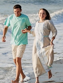 Льняное платье в натуральном цвете