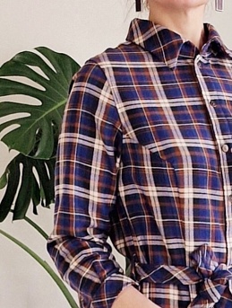 Длинное платье из фуле с воротником поло