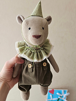 Интерьерная игрушка из микровельвета, хлопка крэш и фактурного хлопка