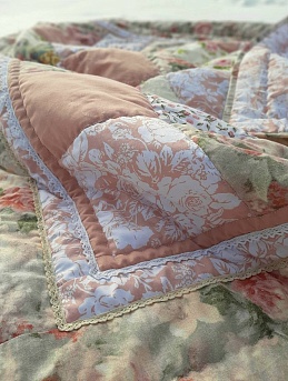 Лоскутное одеяло из бязи "Винтажные розы" 