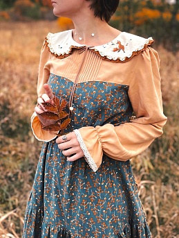 Платье из штапеля и теплого хлопка с вышивкой на воротнике