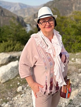 Блузка с пэчворк-вставкой