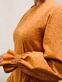 Платье из теплого хлопка "Цветочки - мотылечки" с карманами