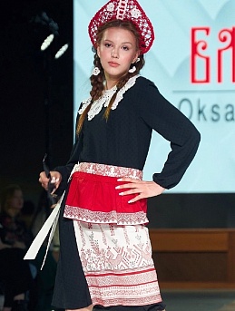 Передник из коллекции "Блажена" из чесучи "Лошадки"