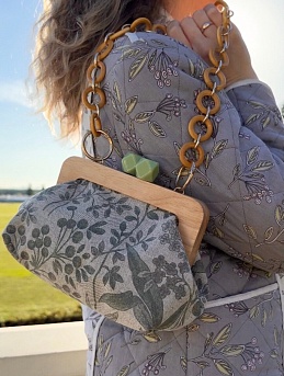 Сумочка из полульна с деревянным фермуаром