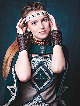 Платье и накидка в народном стиле