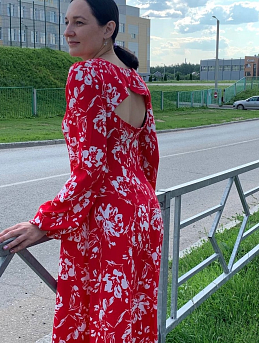 Платье с длинным рукавом и разрезом на спине из штапеля "Лейнани"