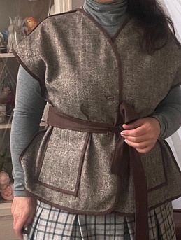 Элегантные юбка и жилет из шерсти*