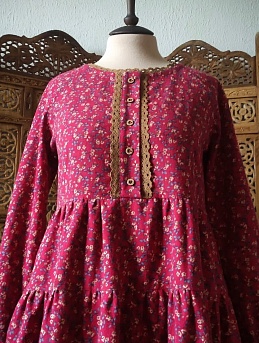 Платье из Теплого хлопка "Мелкие цветочки с веточками на малиновом"