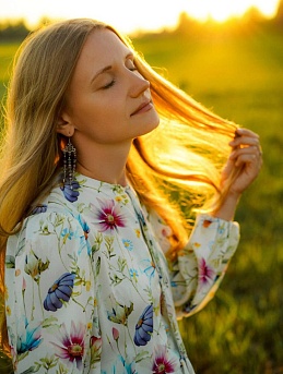 Платье из плательной вискозы "Цветочная палитра"