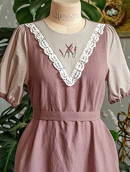 Платье изо льна с вискозой в розово-сиреневом цвете