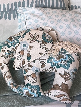 Интерьерная игрушка "Слоник" их рогожки "Китайские цветы"*