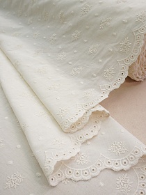 Шитье "Аврора" (фестоны с 2х сторон) цв.кремовый, ш.1.35м, хлопок-100%, батист, 80гр/м.кв